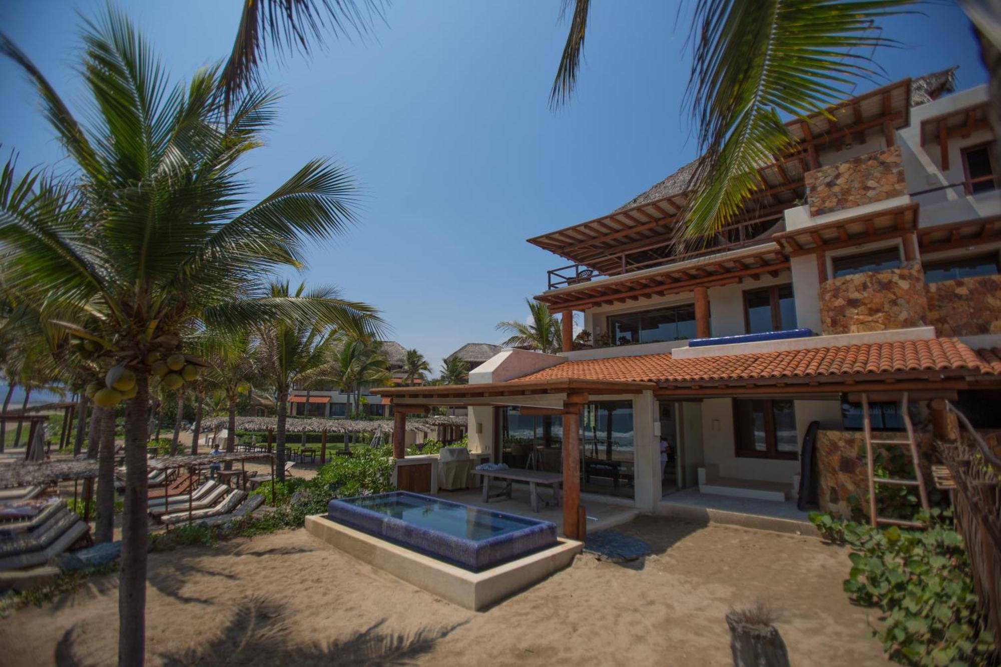 Residences At Las Palmas 지와타네호 외부 사진