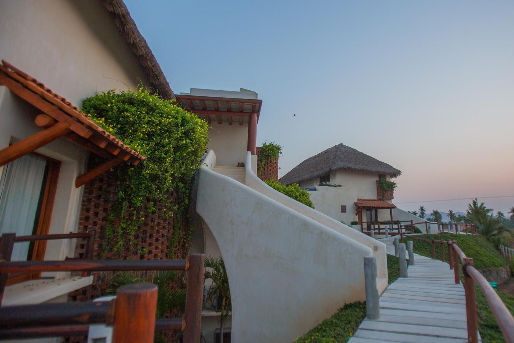 Residences At Las Palmas 지와타네호 외부 사진