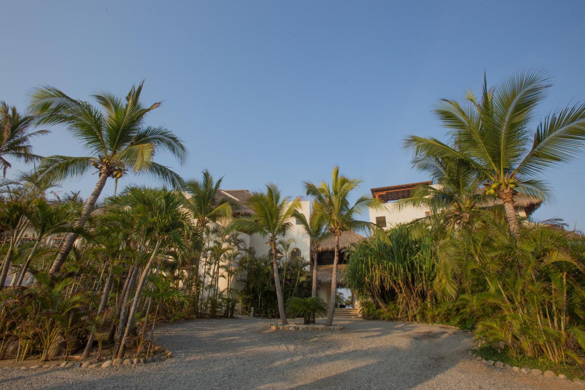 Residences At Las Palmas 지와타네호 외부 사진