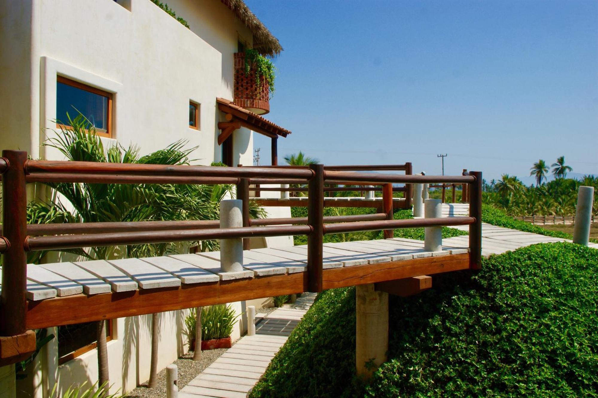 Residences At Las Palmas 지와타네호 외부 사진